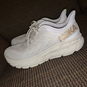 HOKA ONE Clifton 7’s